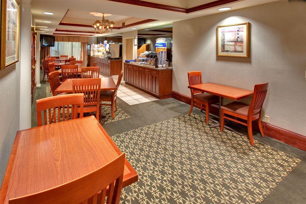 Holiday Inn Express Cedar Rapids - Collins Road By Ihg Restauracja zdjęcie