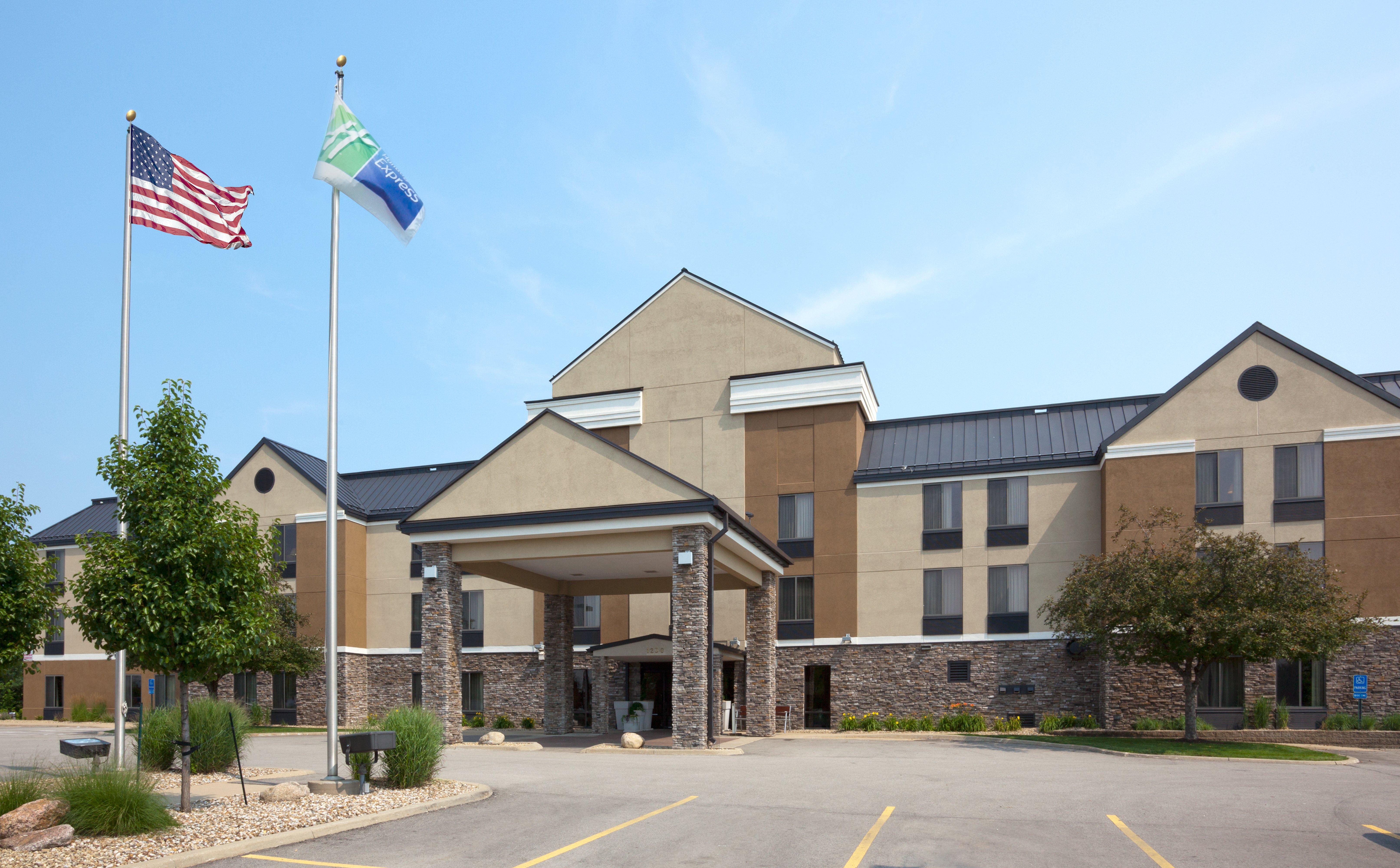 Holiday Inn Express Cedar Rapids - Collins Road By Ihg Zewnętrze zdjęcie