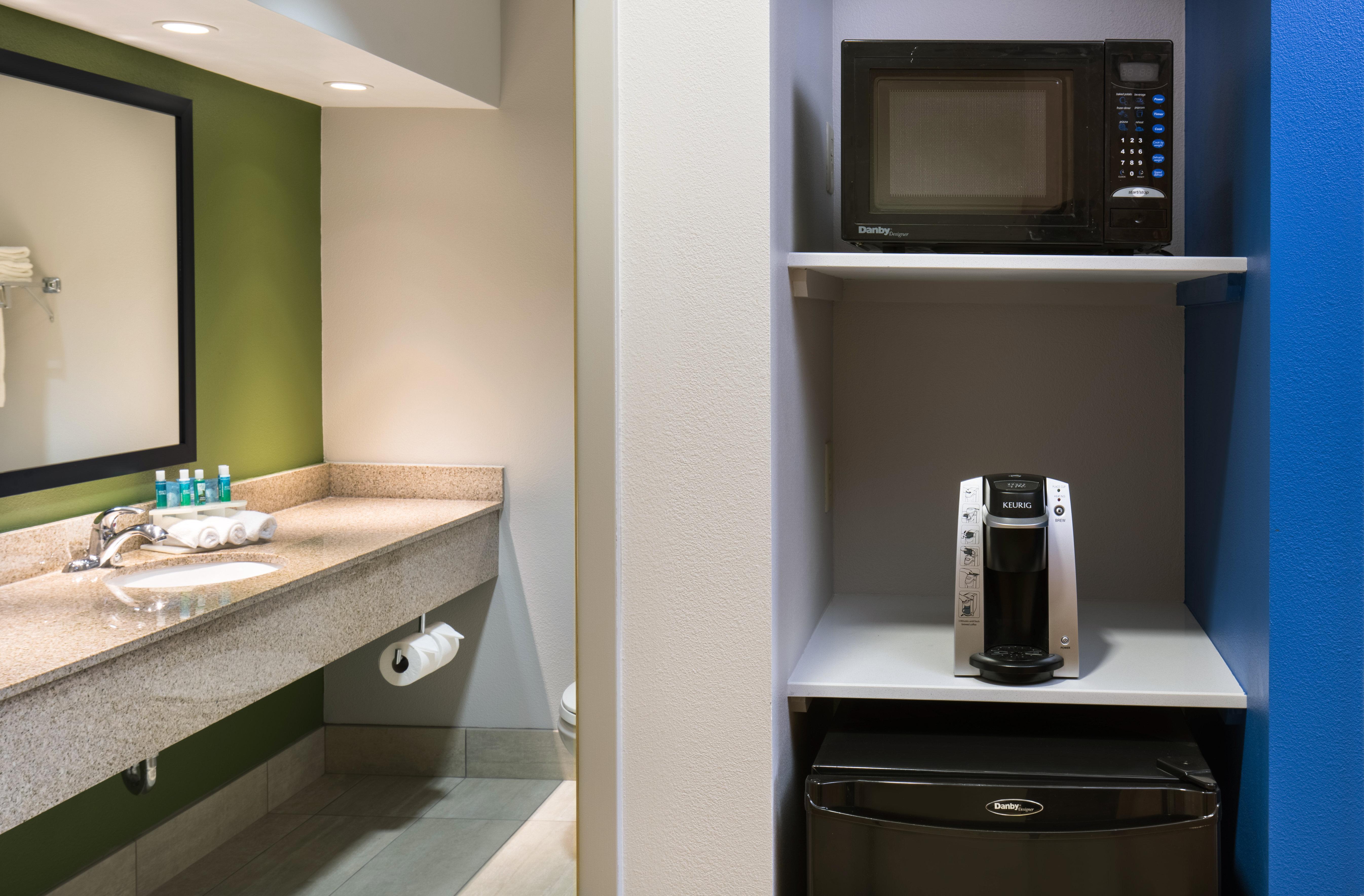Holiday Inn Express Cedar Rapids - Collins Road By Ihg Zewnętrze zdjęcie