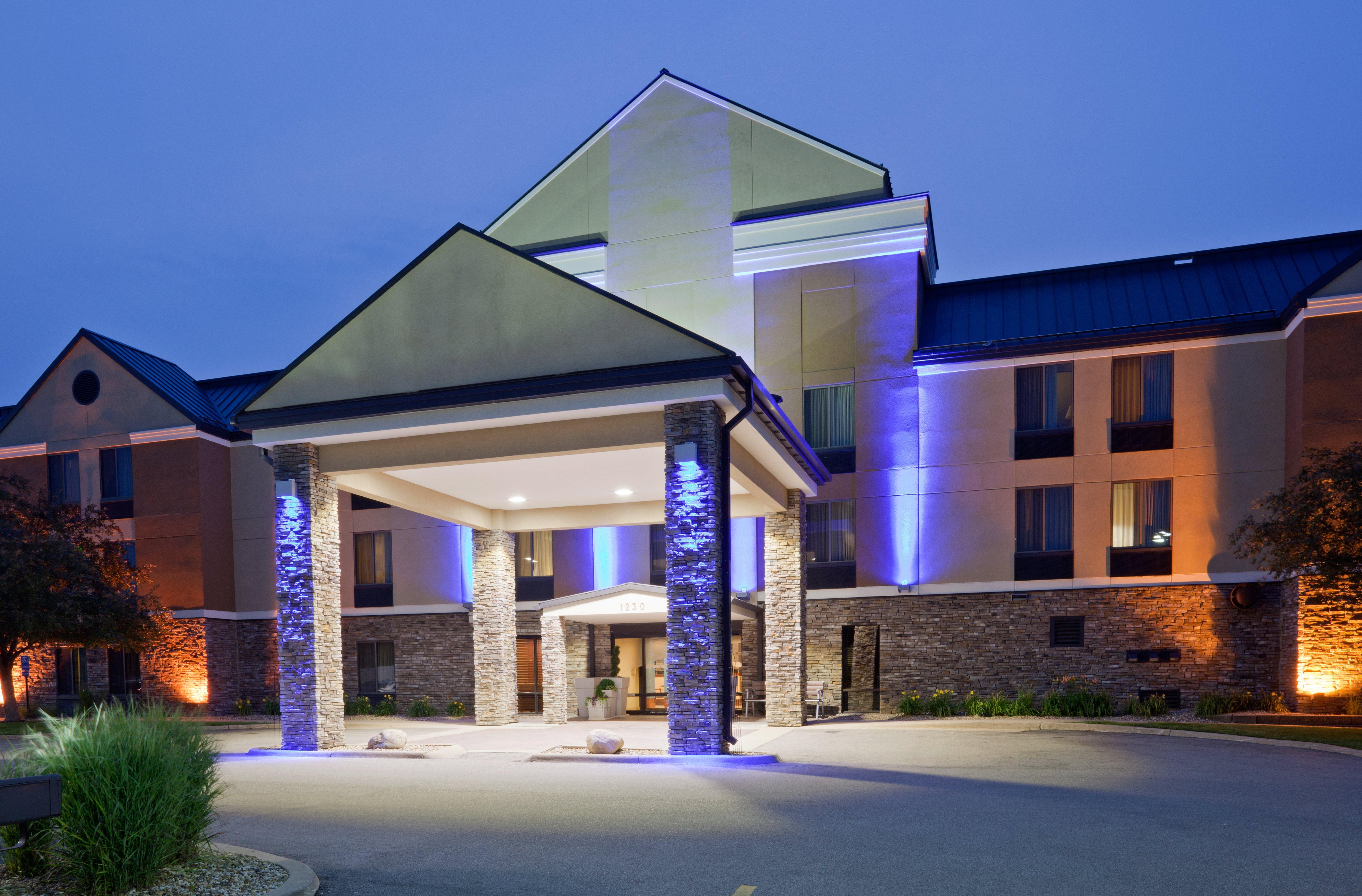 Holiday Inn Express Cedar Rapids - Collins Road By Ihg Zewnętrze zdjęcie